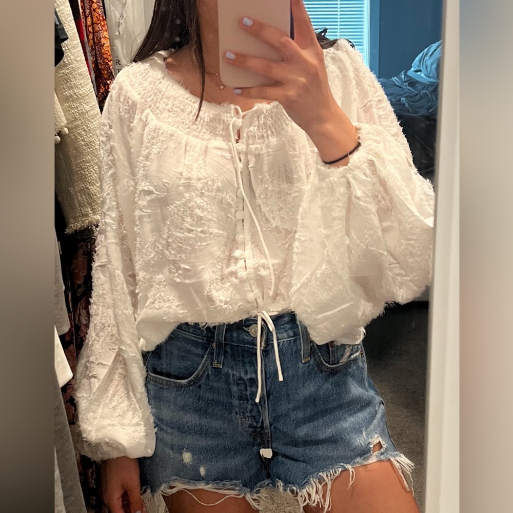 SABO WHITE BUBBLE SLEEVE CROP.  NWT!!! Size XS